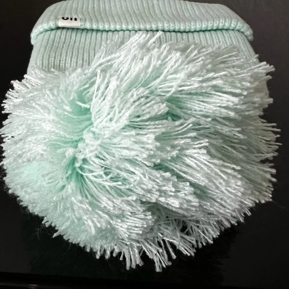 Urban Outfitters UO Ribbed Pompom Green Mint Beanie NWT - Picture 5 of 7